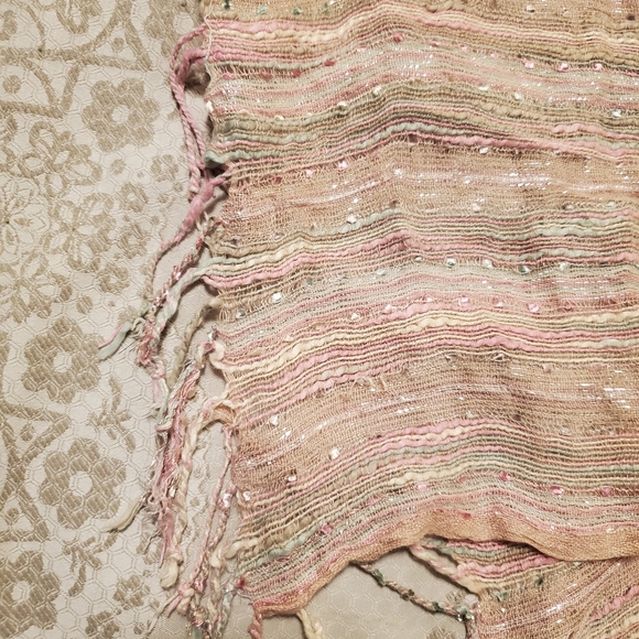 Le Chateau Scarf - Picture 11 of 13